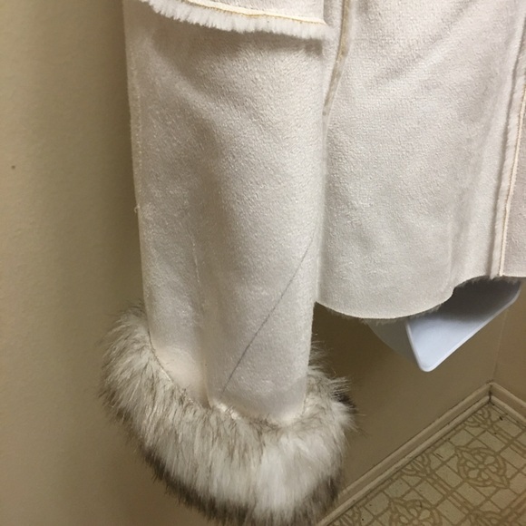 Gorgeous and Cozy Venus Cream Faux Suede Sherpa Jacket with Faux Fur, Size Small - Picture 12 of 14
